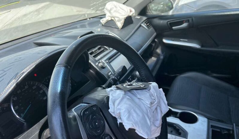 
								Salvaged Cars 2014 Toyota Camry full									