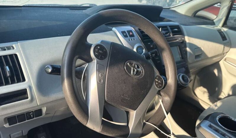 
								Salvaged Cars 2012 Toyota prius v full									