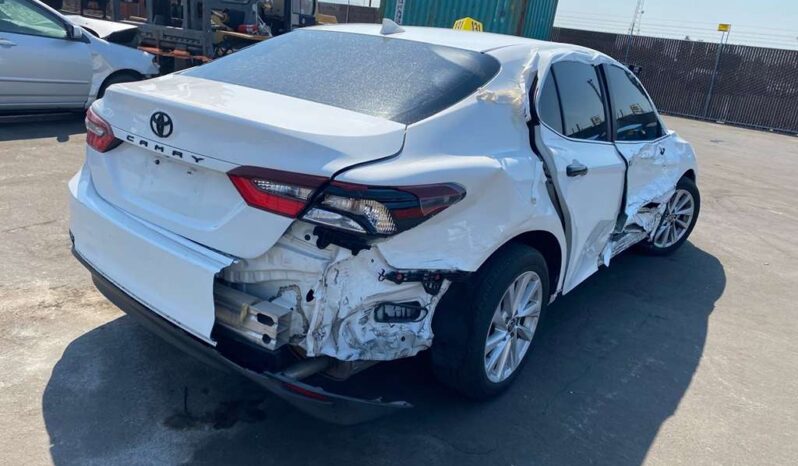 
								Salvaged Cars 2021 Toyota Camry full									