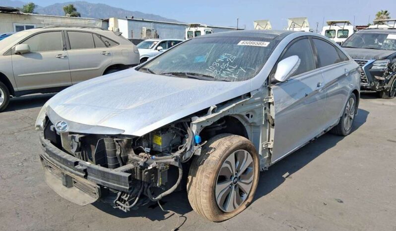 
								Salvaged Cars 2014 Hyundai Sonata full									