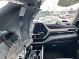 
										Salvaged Cars 2020 Toyota Highlander full									