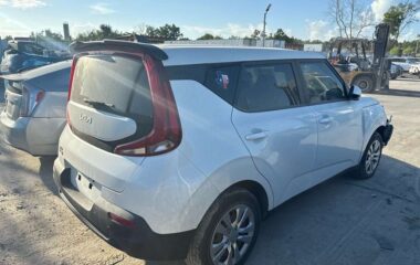 Salvaged Cars 2022 Kia Soul