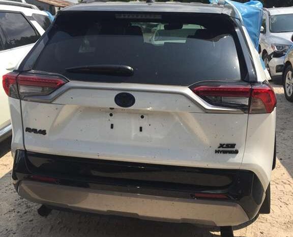 
								Salvaged Cars 2024 Toyota RAV4 full									