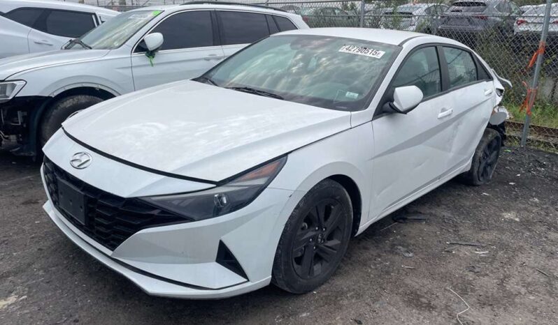 
								Salvaged Cars 2022 Hyundai Elantra full									