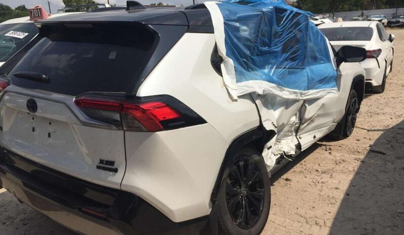 
								Salvaged Cars 2024 Toyota RAV4 full									