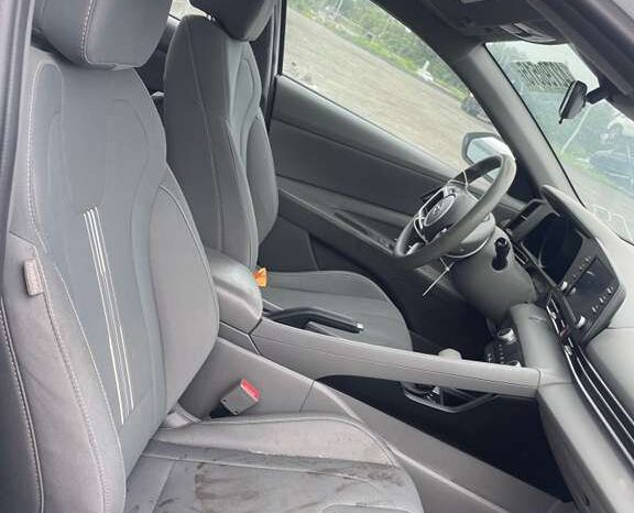 
								Salvaged Cars 2022 Hyundai Elantra full									