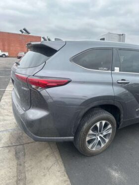 Salvaged Cars 2023 Toyota Highlander