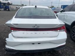 
										Salvaged Cars 2022 Hyundai Elantra full									