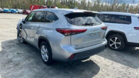 Salvaged Cars 2021 Toyota Highlander