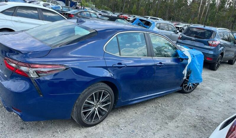 
								Salvaged Cars 2024 Toyota Camry full									