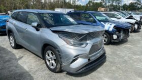 Salvaged Cars 2021 Toyota Highlander