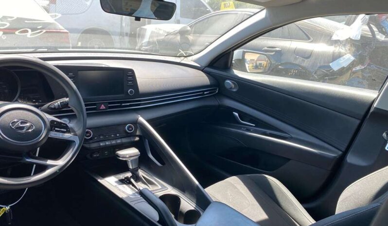 
								Salvaged Cars 2021 Hyundai Elantra full									