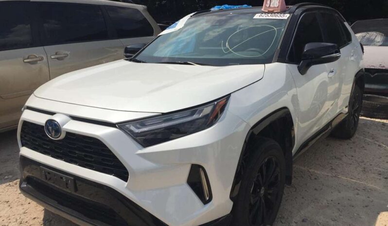 
								Salvaged Cars 2024 Toyota RAV4 full									