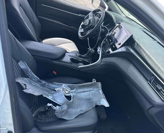 
								Salvaged Cars 2022 Toyota Camry full									