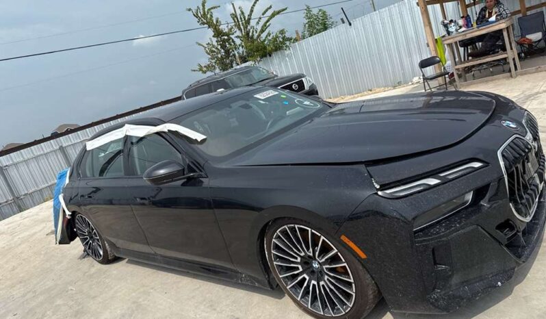 
								Salvaged Cars 2024 BMW 740i full									
