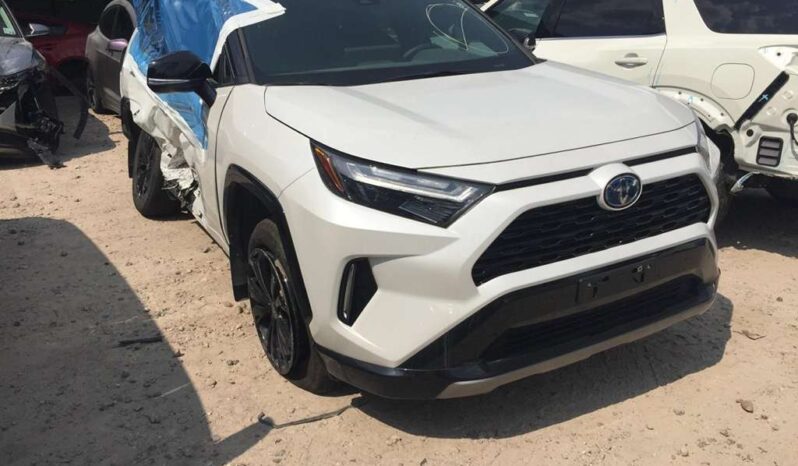 
								Salvaged Cars 2024 Toyota RAV4 full									