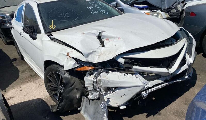 
								Salvaged Cars 2022 Toyota Camry full									