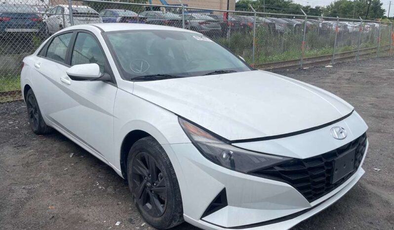 
								Salvaged Cars 2022 Hyundai Elantra full									
