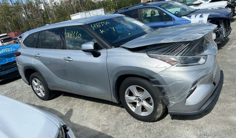 
								Salvaged Cars 2021 Toyota Highlander full									