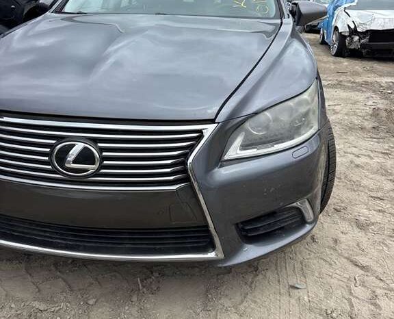 
								Salvaged Cars 2013 Lexus LS full									