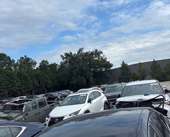 
								Salvaged Cars 2023 Toyota Camry full									