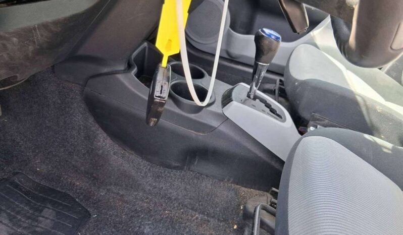 
								Salvaged Cars 2012 Toyota Prius C full									