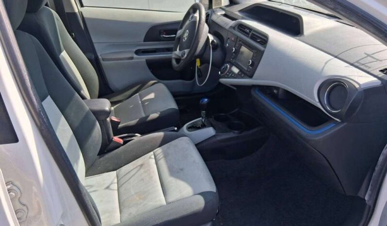 
								Salvaged Cars 2012 Toyota Prius C full									