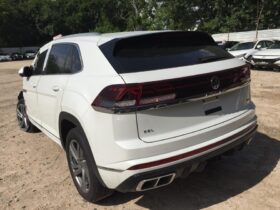 Salvaged Cars 2024 Volkswagen Atlas Cross SportVolkswagen